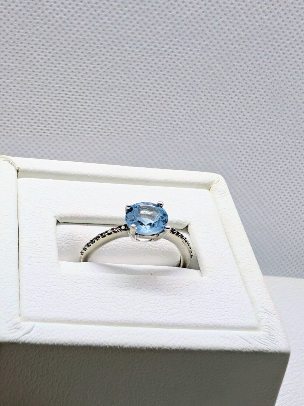 NEW Genuine Diamond and Blue Topaz Ring - Picture 8 of 12